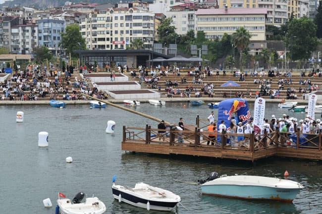 Trabzon'da yağlı direk yarışlarına büyük ilgi gördü