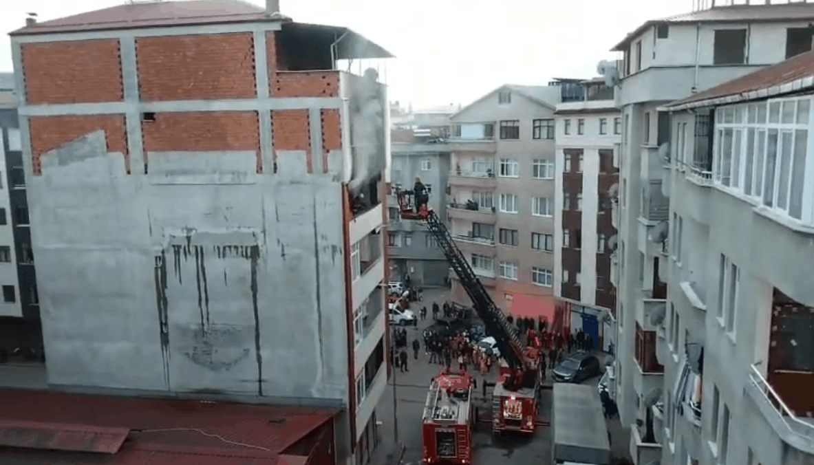 Trabzon'da bir apartman binasında yangın çıktı