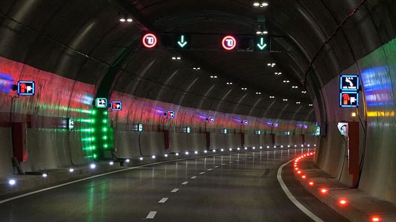 Dünyanın 3. Avrupa'nın en uzun çift tüplü tüneli Trabzon'da açıldı