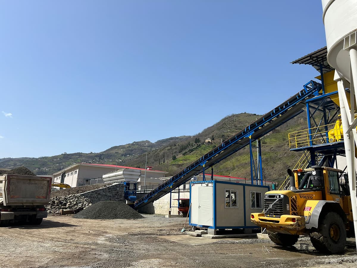Trabzon'da beton santrali hizmete açıldı