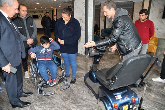 Başkan Zorluoğlu'ndan depremzede miniğe büyük jest