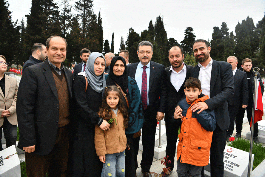 Büyükşehir Belediye Başkanı Genç Şehitlik'i ziyaret etti