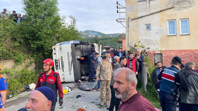 Trabzon'da Belediye Otobüsü yuvarlandı! Çok sayıda ölü ve yaralı var