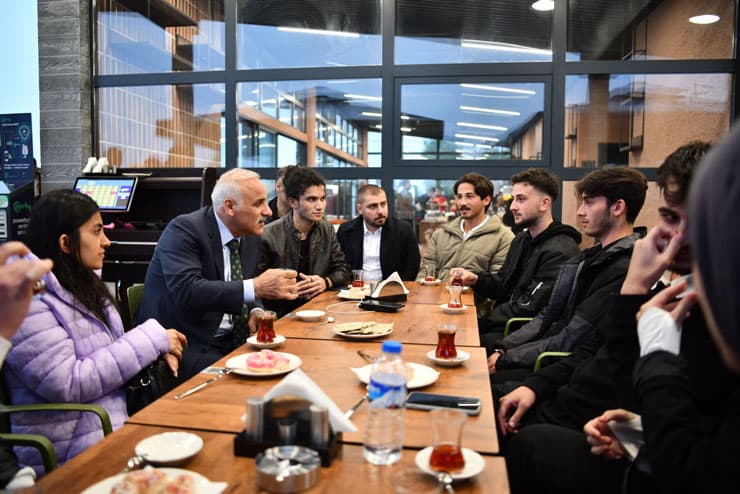 Başkan Zorluoğlu Ganita'da Gençlerle Trabzon'u Konuştu
