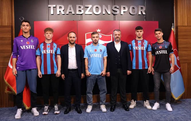 Trabzonspor'dan 5 imza birden! 2.5 yıllık sözleşmeler...