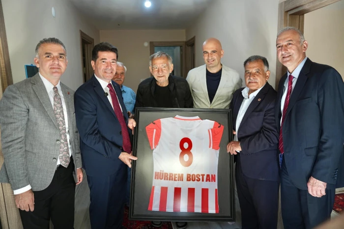Ortahisar Belediyesi efsane futbolcu H&uuml;rrem Bostan&rsquo;ın evini baştan aşağı yeniledi.
