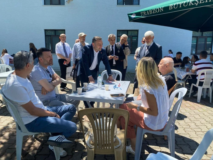 Saadet Partisi Ortahisar İl&ccedil;e Başkanı Burak Turhan Kire&ccedil;hane Pazarı esnafının sorunlarını yerinde dinledi