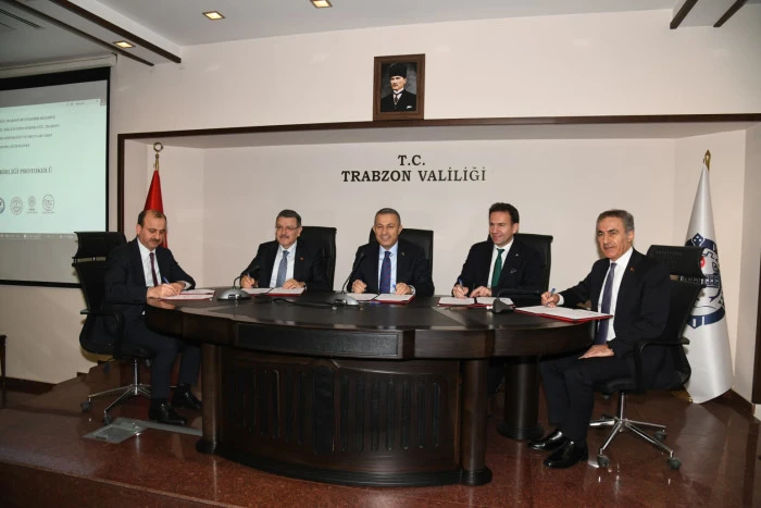 Trabzon&rsquo;da Ok&ccedil;uluk Eğitimi İ&ccedil;in G&uuml;&ccedil; Birliği Sağlandı, 18 İl&ccedil;edeki Okullarda Eğitim Başlıyor