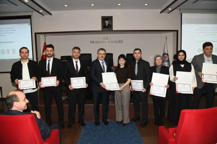 Trabzon&rsquo;da Ok&ccedil;uluk Eğitimi İ&ccedil;in G&uuml;&ccedil; Birliği Sağlandı, 18 İl&ccedil;edeki Okullarda Eğitim Başlıyor