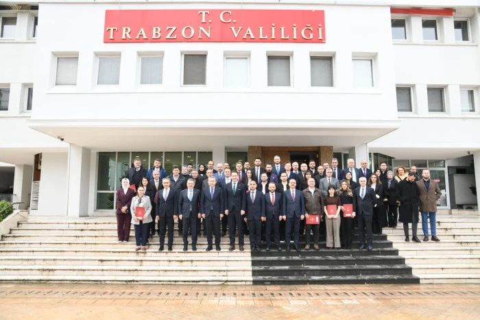 Trabzon&rsquo;da Ok&ccedil;uluk Eğitimi İ&ccedil;in G&uuml;&ccedil; Birliği Sağlandı, 18 İl&ccedil;edeki Okullarda Eğitim Başlıyor