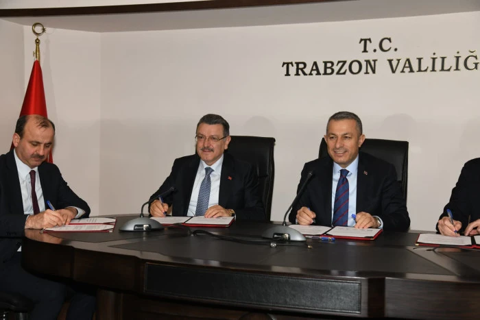 Trabzon&rsquo;da Ok&ccedil;uluk Eğitimi İ&ccedil;in G&uuml;&ccedil; Birliği Sağlandı, 18 İl&ccedil;edeki Okullarda Eğitim Başlıyor