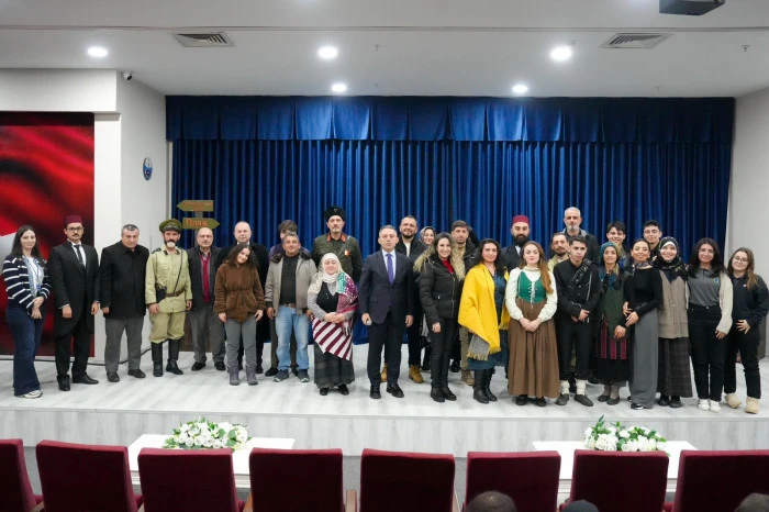 Trabzon B&uuml;y&uuml;kşehir Belediyesi Şehir Tiyatrosu, &ldquo;Trabzon&rsquo;un Kayıp Yılları: Muhacirlik&rdquo; oyunuyla 10 il&ccedil;ede sahne alarak b&uuml;y&uuml;k ilgi g&ouml;rd&uuml;.