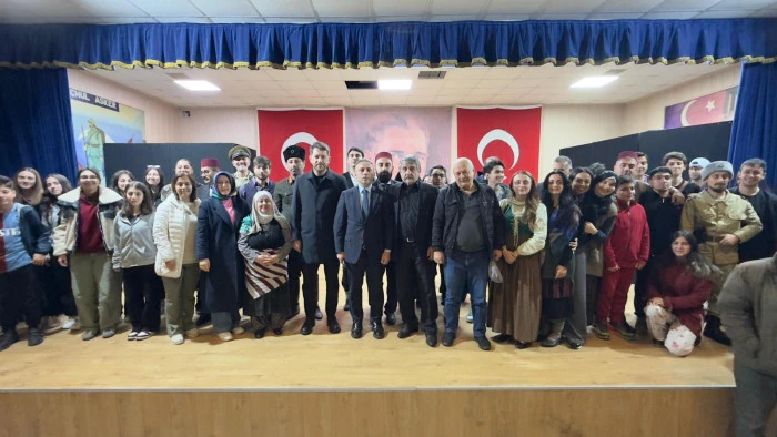 Trabzon B&uuml;y&uuml;kşehir Belediyesi Şehir Tiyatrosu, &ldquo;Trabzon&rsquo;un Kayıp Yılları: Muhacirlik&rdquo; oyunuyla 10 il&ccedil;ede sahne alarak b&uuml;y&uuml;k ilgi g&ouml;rd&uuml;.