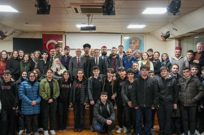 Trabzon B&uuml;y&uuml;kşehir Belediyesi Şehir Tiyatrosu, &ldquo;Trabzon&rsquo;un Kayıp Yılları: Muhacirlik&rdquo; oyunuyla 10 il&ccedil;ede sahne alarak b&uuml;y&uuml;k ilgi g&ouml;rd&uuml;.