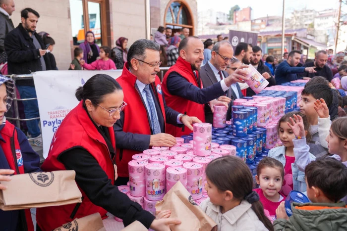 Başkan Ahmet Metin Gen&ccedil; Ramazan programı kapsamında Vakfıkebir&rsquo;de vatandaşlarla buluştu