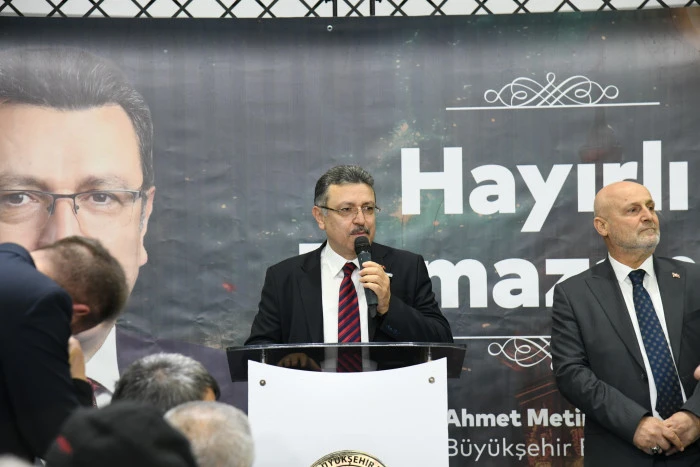 Başkan Gen&ccedil; &Ccedil;arşıbaşı&rsquo;nda iftar programında vatandaşlarla buluştu