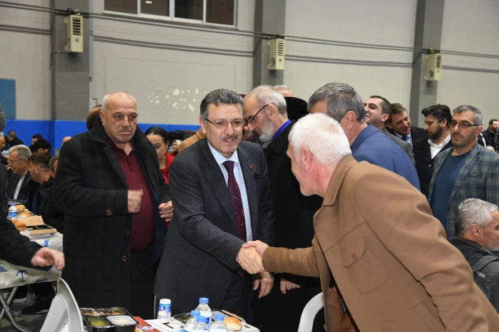 Başkan Gen&ccedil; Of&rsquo;ta konuştu: Verdiğimiz s&ouml;zleri adım adım hayata ge&ccedil;iriyoruz