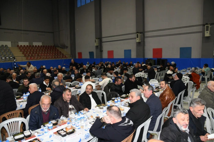 Başkan Gen&ccedil; Of&rsquo;ta konuştu: Verdiğimiz s&ouml;zleri adım adım hayata ge&ccedil;iriyoruz