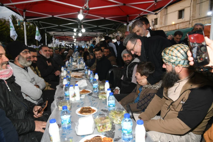 Başkan Gen&ccedil; Halep&rsquo;te iftar sofrasında konuştu: Ramazan kardeşliği ve dayanışmayı b&uuml;y&uuml;t&uuml;yor