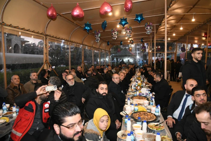 Başkan Gen&ccedil; Halep&rsquo;te iftar sofrasında konuştu: Ramazan kardeşliği ve dayanışmayı b&uuml;y&uuml;t&uuml;yor