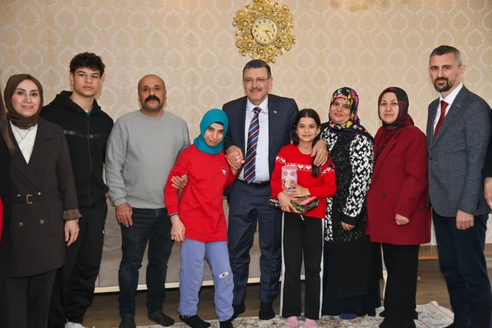 Başkan Gen&ccedil;, Ak&ccedil;aabat&rsquo;ta iftar programında verilen hizmet s&ouml;zlerinin s&uuml;rd&uuml;ğ&uuml;n&uuml; s&ouml;yledi