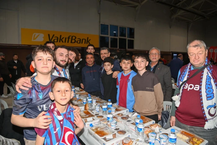 Başkan Gen&ccedil;, Ak&ccedil;aabat&rsquo;ta iftar programında verilen hizmet s&ouml;zlerinin s&uuml;rd&uuml;ğ&uuml;n&uuml; s&ouml;yledi