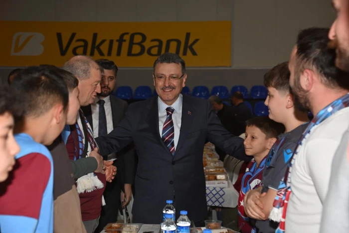 Başkan Gen&ccedil;, Ak&ccedil;aabat&rsquo;ta iftar programında verilen hizmet s&ouml;zlerinin s&uuml;rd&uuml;ğ&uuml;n&uuml; s&ouml;yledi