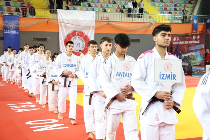 Trabzon&rsquo;da d&uuml;zenlenen T&uuml;rkiye Gen&ccedil;ler Judo Şampiyonası b&uuml;y&uuml;k heyecana sahne oluyor