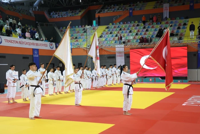 Trabzon&rsquo;da d&uuml;zenlenen T&uuml;rkiye Gen&ccedil;ler Judo Şampiyonası b&uuml;y&uuml;k heyecana sahne oluyor