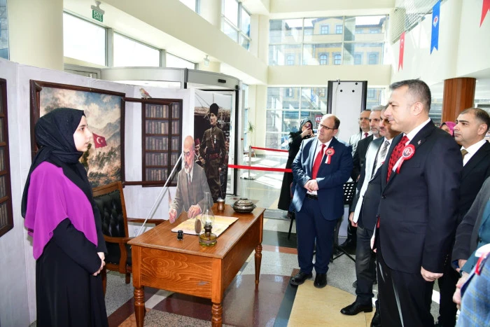 Trabzon Valisi Tahir Şahin, 12 Mart İstiklal Marşı&rsquo;nın 105. Yılında Mehmet Akif Ersoy&rsquo;u Anma Etkinliklerine Katıldı