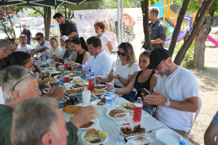 Ortahisar&rsquo;daki k&ouml;y &uuml;r&uuml;nleri pazarları yazın bereketiyle yeniden canlandı