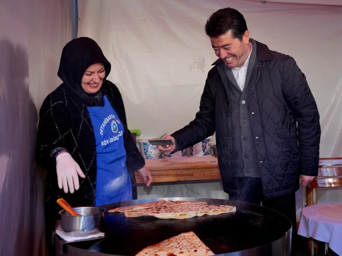 Ortahisar&rsquo;daki k&ouml;y &uuml;r&uuml;nleri pazarları yazın bereketiyle yeniden canlandı