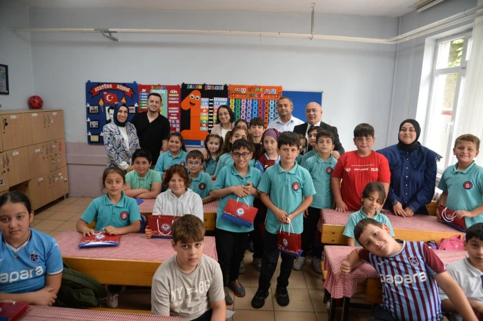 Trabzon&rsquo;da akran nezaketi eğitimleri &ouml;ğrencilerle buluşmaya devam ediyor