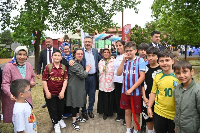 Beşikd&uuml;z&uuml;&rsquo;nde yeni &ccedil;ocuk parkları ve spor alanları hizmete a&ccedil;ıldı