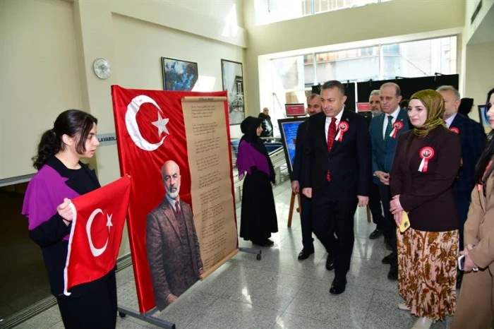 Trabzon Valisi Tahir Şahin, 12 Mart İstiklal Marşı&rsquo;nın 105. Yılında Mehmet Akif Ersoy&rsquo;u Anma Etkinliklerine Katıldı
