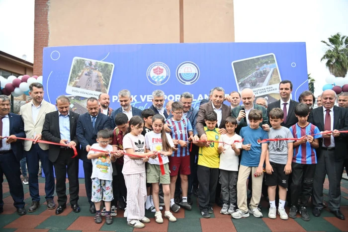 Beşikd&uuml;z&uuml;&rsquo;nde yeni &ccedil;ocuk parkları ve spor alanları hizmete a&ccedil;ıldı