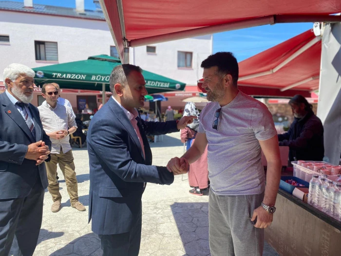 Saadet Partisi Ortahisar İl&ccedil;e Başkanı Burak Turhan Kire&ccedil;hane Pazarı esnafının sorunlarını yerinde dinledi