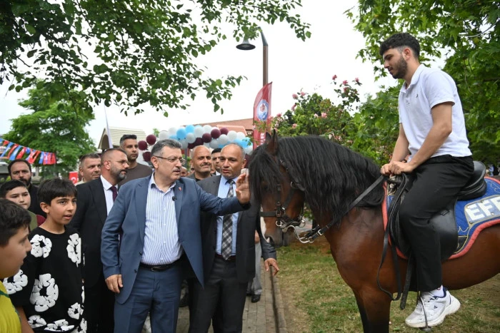 Beşikd&uuml;z&uuml;&rsquo;nde yeni &ccedil;ocuk parkları ve spor alanları hizmete a&ccedil;ıldı