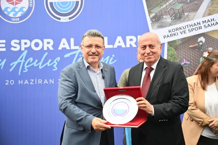 Beşikd&uuml;z&uuml;&rsquo;nde yeni &ccedil;ocuk parkları ve spor alanları hizmete a&ccedil;ıldı