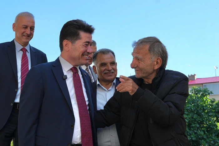Ortahisar Belediyesi efsane futbolcu H&uuml;rrem Bostan&rsquo;ın evini baştan aşağı yeniledi.
