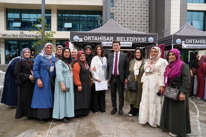 Ortahisar&rsquo;da el emeği g&ouml;z nuru eserler g&ouml;r&uuml;c&uuml;ye &ccedil;ıktı