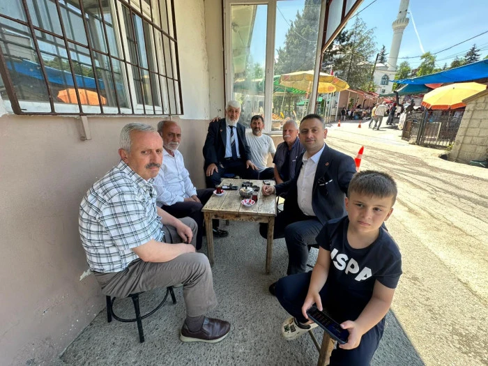 Saadet Partisi Ortahisar İl&ccedil;e Başkanı Burak Turhan Kire&ccedil;hane Pazarı esnafının sorunlarını yerinde dinledi