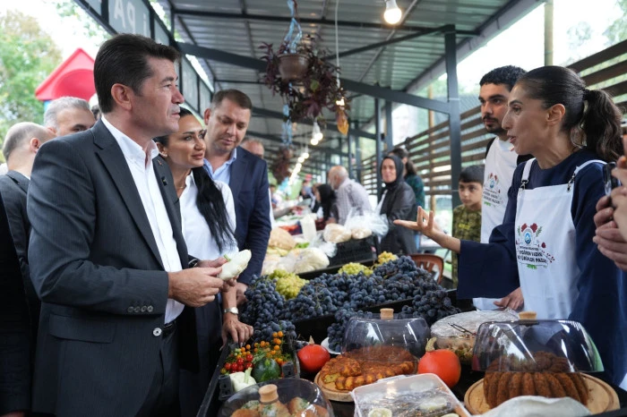Ortahisar&rsquo;daki k&ouml;y &uuml;r&uuml;nleri pazarları yazın bereketiyle yeniden canlandı