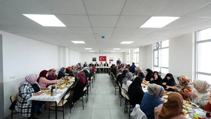 Başkan Osman Nuri Ekim, Ramazan &ouml;ncesinde &ouml;zel gereksinimli &ouml;ğrenciler ve aileleriyle bir araya geldi