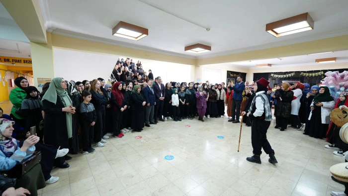 Başkan Osman Nuri Ekim, &ldquo;Ramazan Geliyor&rdquo; etkinliğinde &ouml;ğrencilerle bir araya geldi