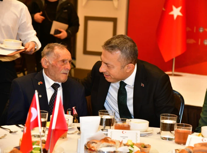Vali Tahir Şahin, Ramazan&rsquo;ın İlk G&uuml;n&uuml;nde Şehit Aileleri ve Gazilerle İftar Sofrasında Buluştu