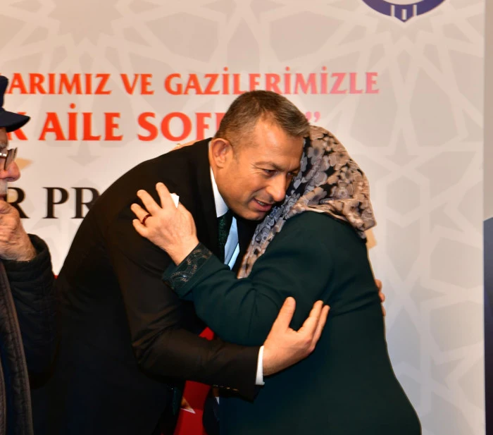 Vali Tahir Şahin, Ramazan&rsquo;ın İlk G&uuml;n&uuml;nde Şehit Aileleri ve Gazilerle İftar Sofrasında Buluştu