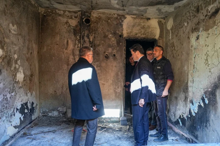 Ortahisar Belediye Başkanı Ahmet Kaya, yangında evi zarar g&ouml;ren aileyi ziyaret ederek destek s&ouml;z&uuml; verdi