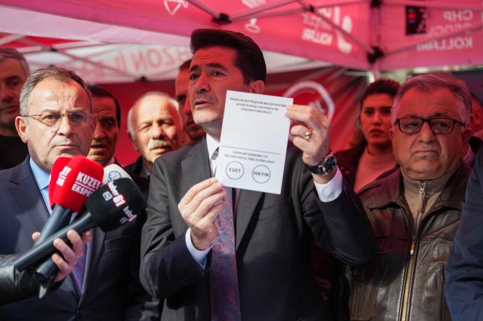 Başkan Kaya referandum standında konuştu: &ldquo;Trabzon&rsquo;un parası Trabzon&rsquo;a harcanmalı&rdquo;