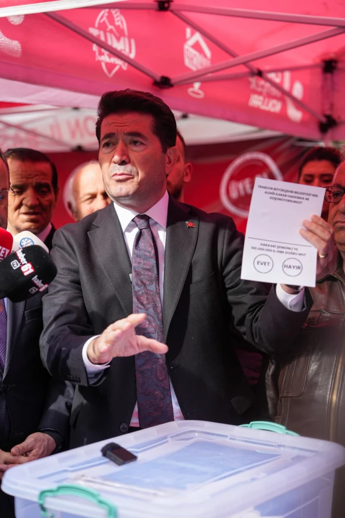 Başkan Kaya referandum standında konuştu: &ldquo;Trabzon&rsquo;un parası Trabzon&rsquo;a harcanmalı&rdquo;